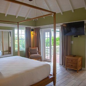 Deluxe Queen Suite
